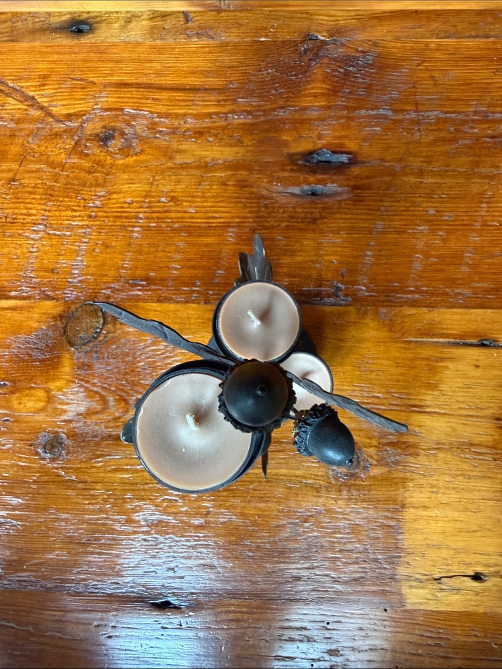 Black Metal Oak Leaf Tealight Candle Holder - Picture 2 of 4